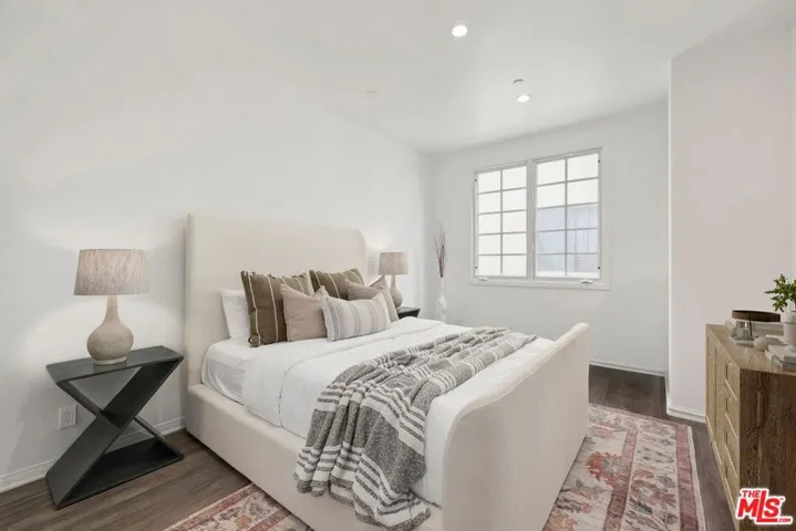 14100 Dickens Street 2, Sherman Oaks, California 91423