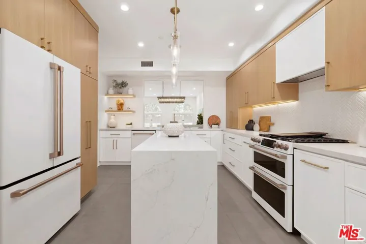 14100 Dickens Street 2, Sherman Oaks, California 91423