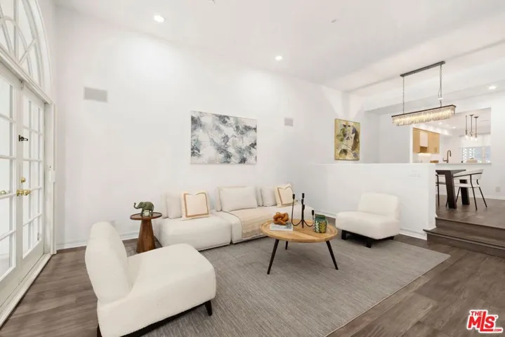 14100 Dickens Street 2, Sherman Oaks, California 91423