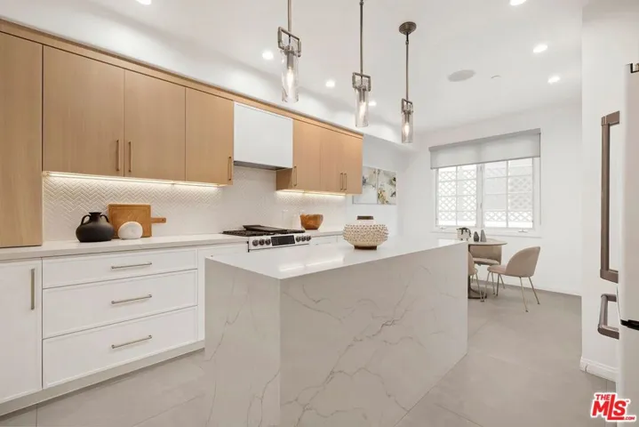 14100 Dickens Street 2, Sherman Oaks, California 91423