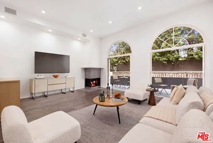 14100 Dickens Street 2, Sherman Oaks, California 91423