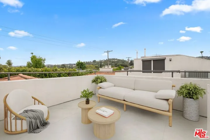 14100 Dickens Street 2, Sherman Oaks, California 91423