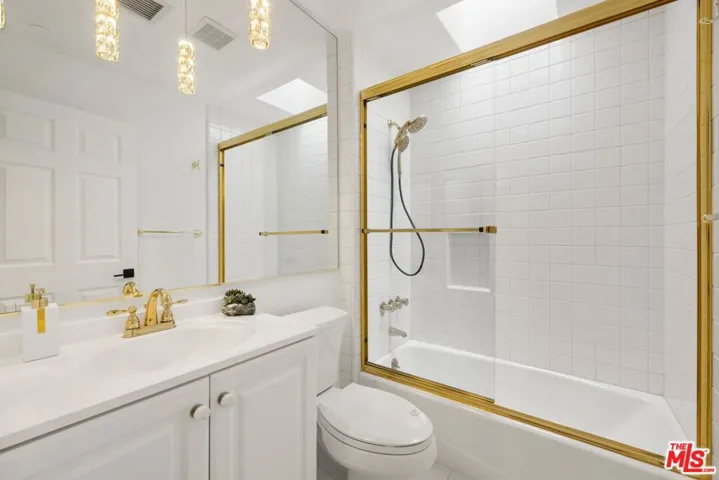 14100 Dickens Street 2, Sherman Oaks, California 91423