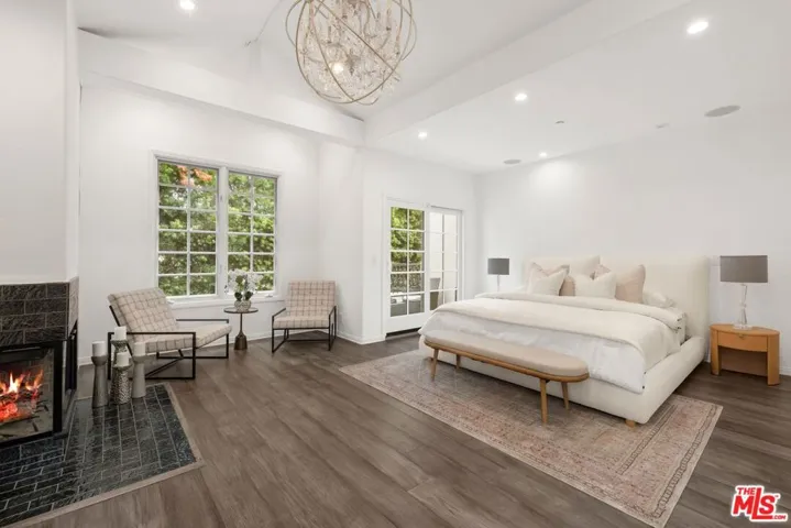 14100 Dickens Street 2, Sherman Oaks, California 91423