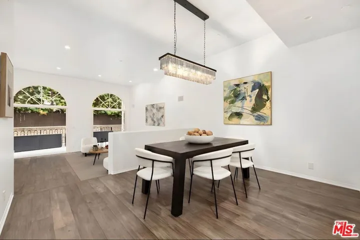 14100 Dickens Street 2, Sherman Oaks, California 91423
