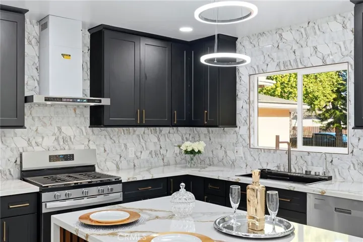 18114 Schoenborn, Northridge, California 91325