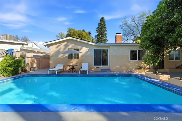 18114 Schoenborn, Northridge, California 91325