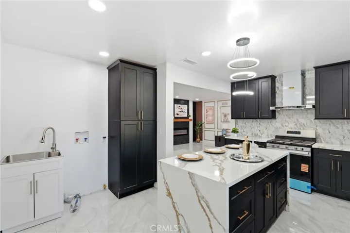 18114 Schoenborn, Northridge, California 91325