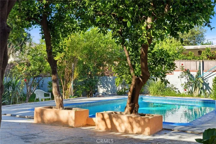 18114 Schoenborn, Northridge, California 91325
