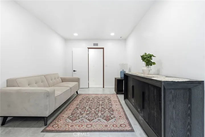 18114 Schoenborn, Northridge, California 91325
