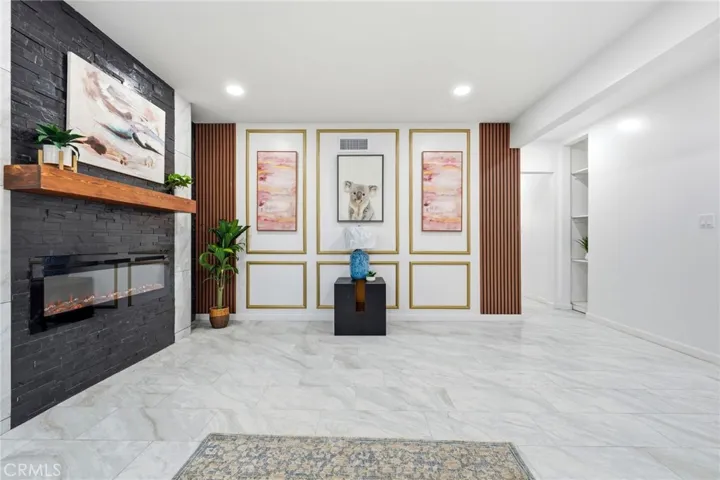 18114 Schoenborn, Northridge, California 91325