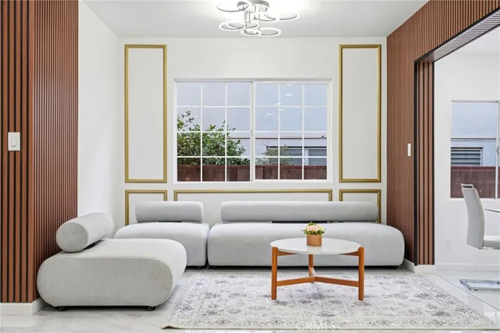 18114 Schoenborn, Northridge, California 91325