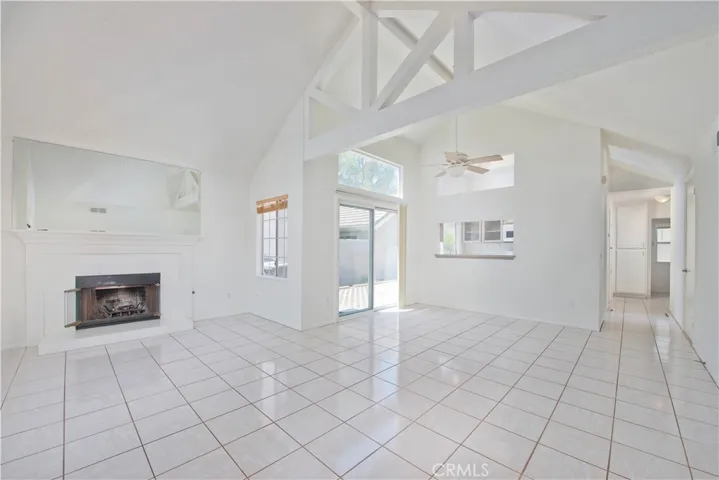 Living room/dining room