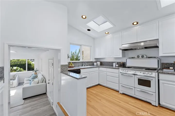 1136 8th Street, Hermosa Beach, California 90254