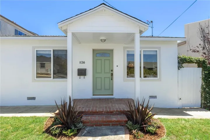 1136 8th Street, Hermosa Beach, California 90254