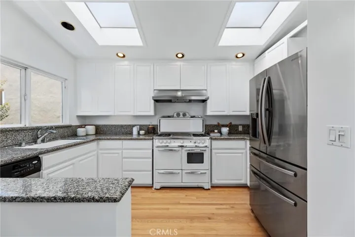 1136 8th Street, Hermosa Beach, California 90254