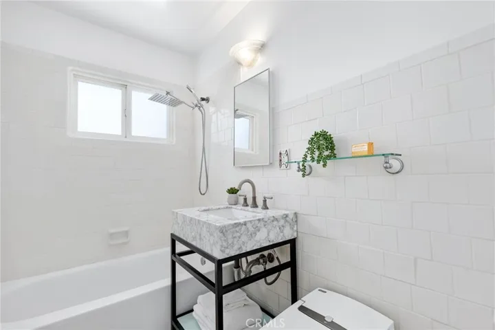 1136 8th Street, Hermosa Beach, California 90254