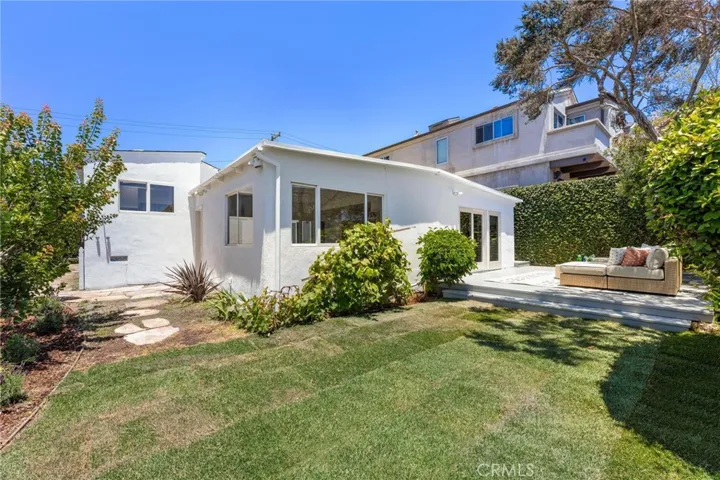 1136 8th Street, Hermosa Beach, California 90254
