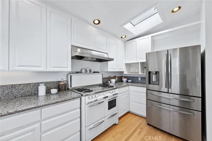 1136 8th Street, Hermosa Beach, California 90254