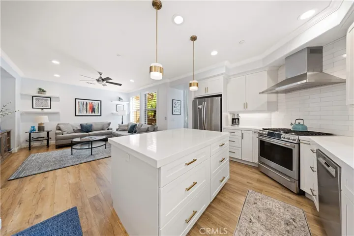 111 Chantilly, Irvine, California 92620