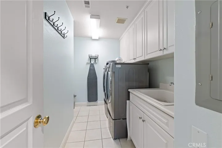 111 Chantilly, Irvine, California 92620