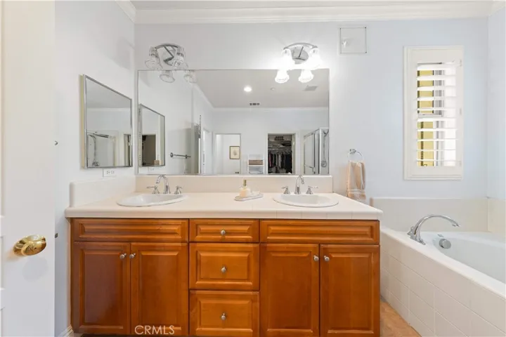 111 Chantilly, Irvine, California 92620
