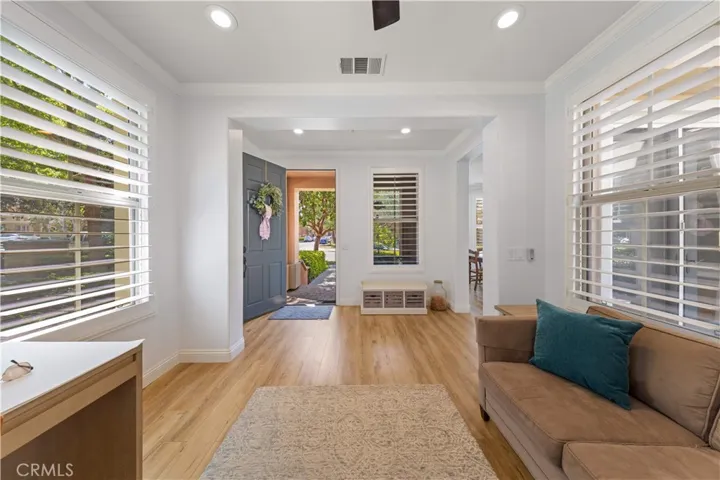 111 Chantilly, Irvine, California 92620
