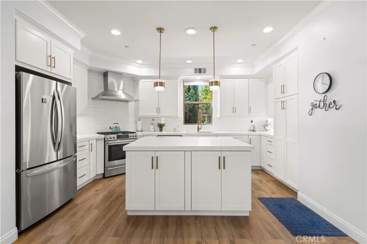 111 Chantilly, Irvine, California 92620