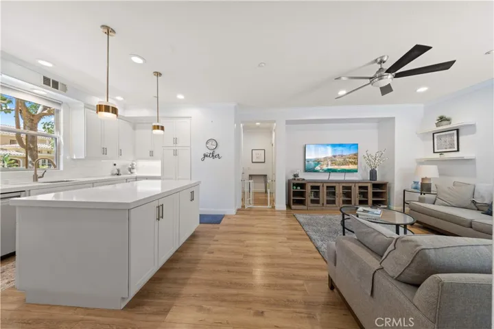 111 Chantilly, Irvine, California 92620