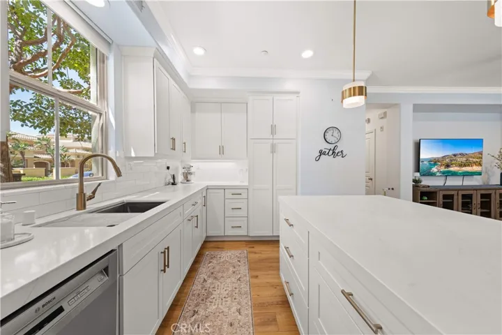 111 Chantilly, Irvine, California 92620