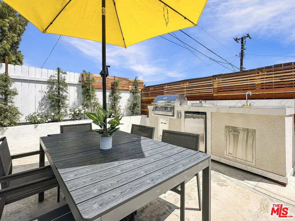 Outdoor Kitchen