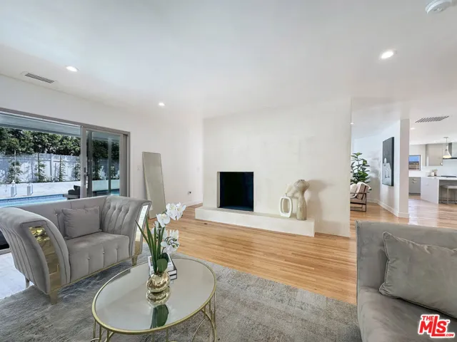 5810 S Halm Avenue, Los Angeles, California 90056