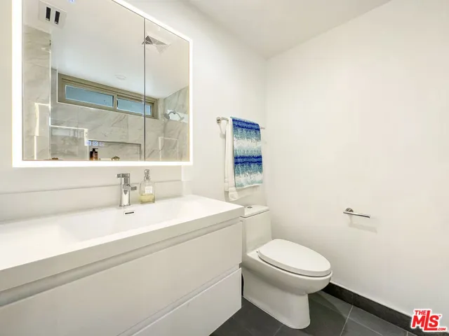 5810 S Halm Avenue, Los Angeles, California 90056