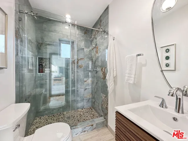5810 S Halm Avenue, Los Angeles, California 90056
