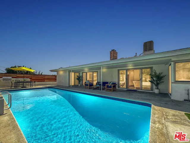5810 S Halm Avenue, Los Angeles, California 90056