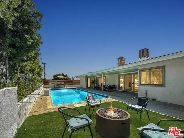 5810 S Halm Avenue, Los Angeles, California 90056