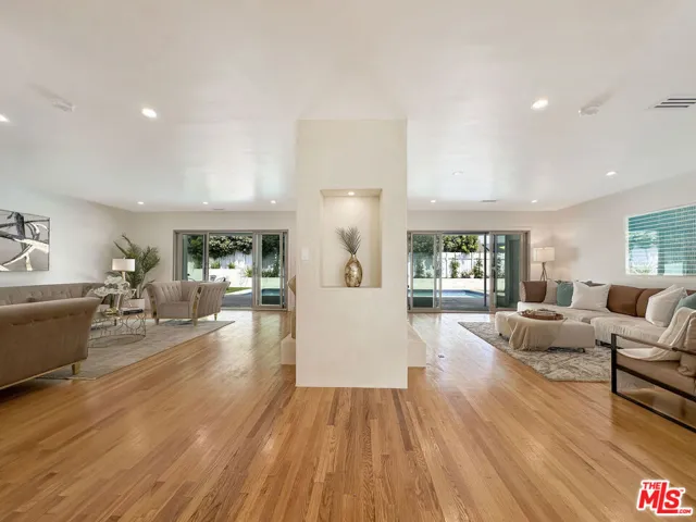 5810 S Halm Avenue, Los Angeles, California 90056