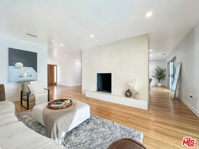 5810 S Halm Avenue, Los Angeles, California 90056