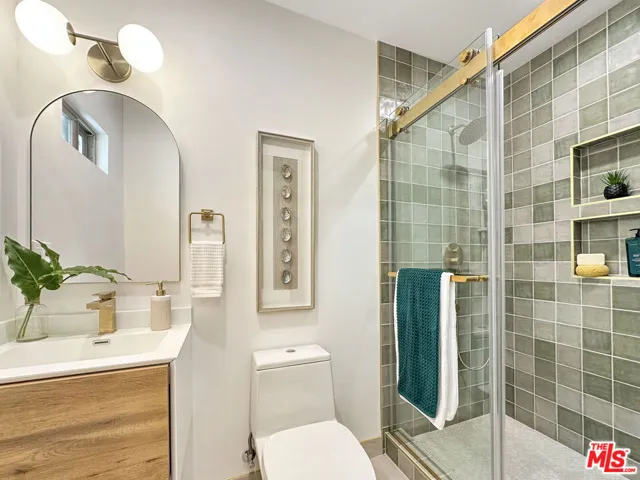 5810 S Halm Avenue, Los Angeles, California 90056