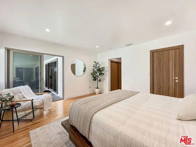 5810 S Halm Avenue, Los Angeles, California 90056