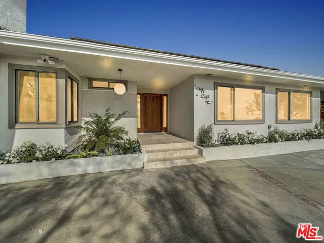 5810 S Halm Avenue, Los Angeles, California 90056