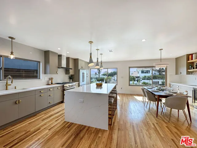 5810 S Halm Avenue, Los Angeles, California 90056