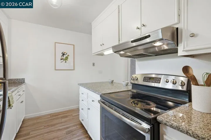 2115 Central 5, Alameda, California 94501-2841