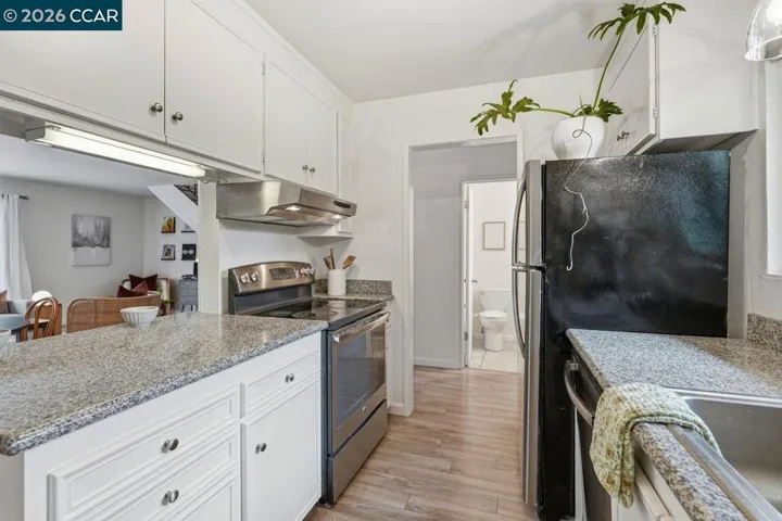 2115 Central 5, Alameda, California 94501-2841
