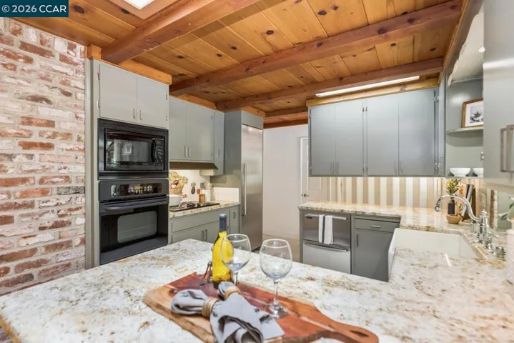 19 Valley Dr, Orinda, California 94563