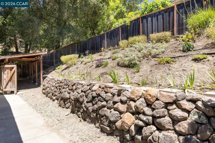 19 Valley Dr, Orinda, California 94563