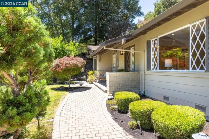 19 Valley Dr, Orinda, California 94563