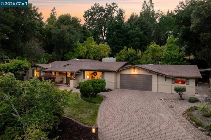 19 Valley Dr, Orinda, California 94563