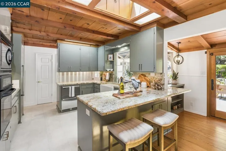 19 Valley Dr, Orinda, California 94563