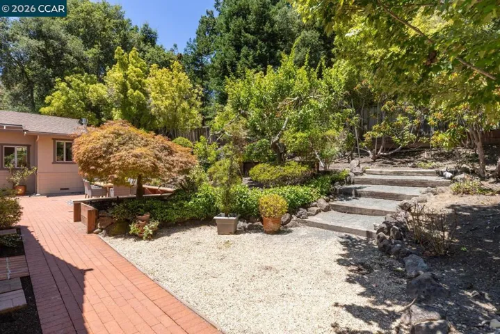 19 Valley Dr, Orinda, California 94563